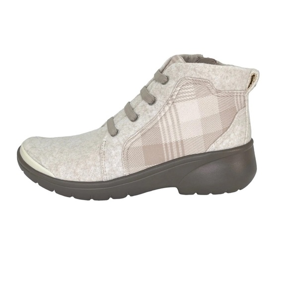 Bzees Womens Ankle Boots 7M Kick Back Taupe Cushioned Insole Arch Support New - Picture 2 of 10